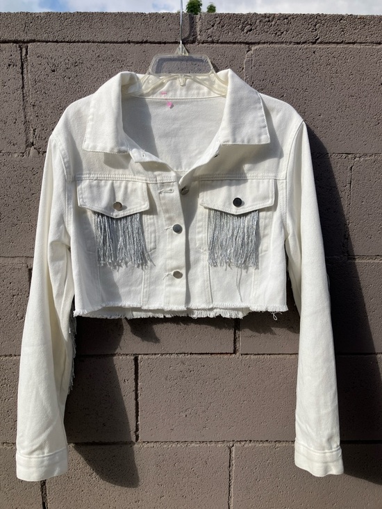 swift looks Jackets & Blazers - Cropped White Fringe Denim Jacket for Women — Distinctive Western Style